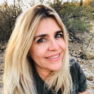 Meet your Posher, Luciana